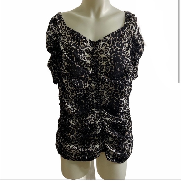 St. John Collection Size XL Short Sleeve Animal Print Ruched Blouse V-neck - Picture 2 of 5